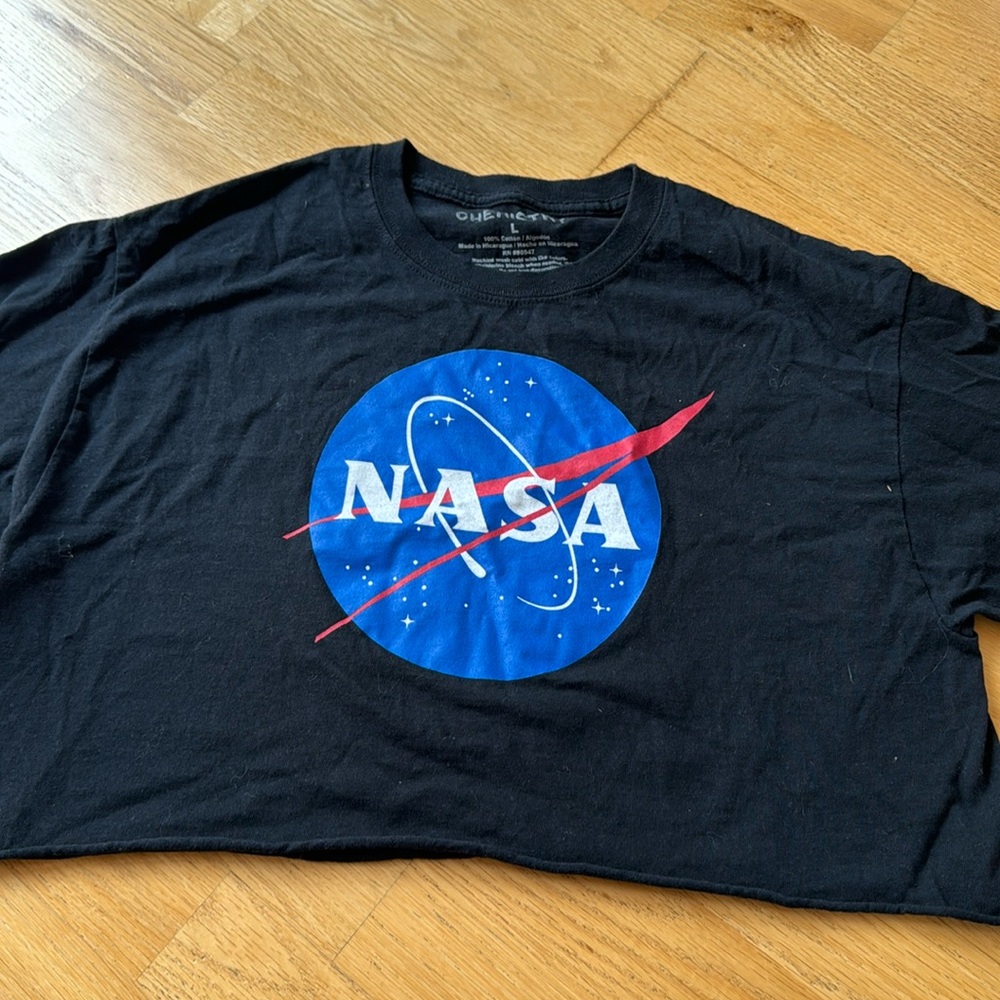 💙 Crop NASA Tee Size L